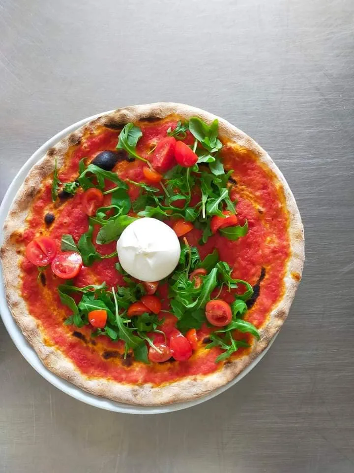 Pizza burrata e rucola
